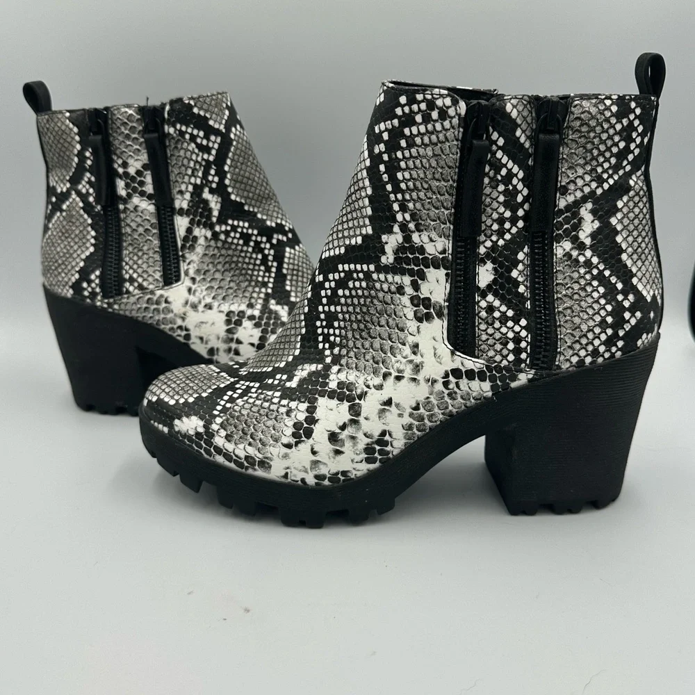 Mix No. 6 Cooya Snake Print Block Heel Ankle‎ Boots Women’s 8